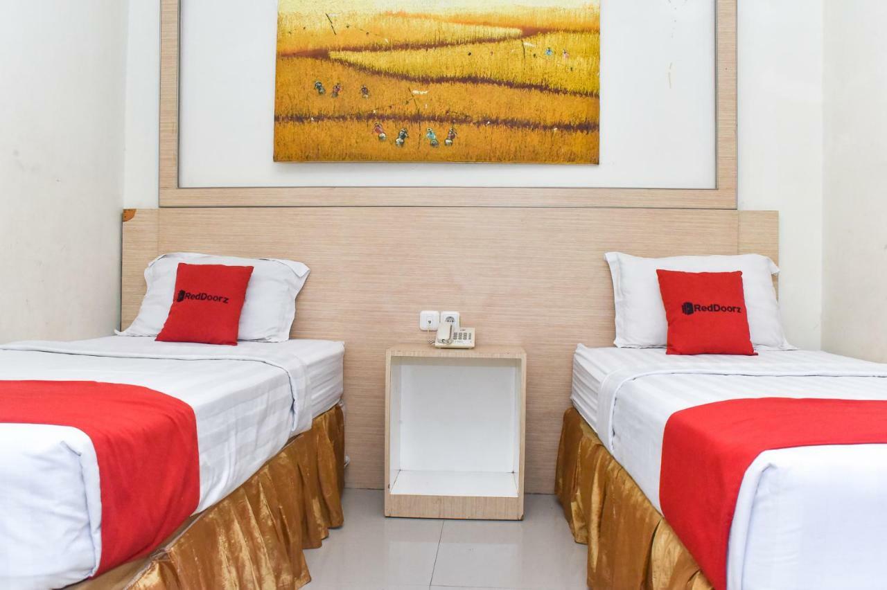 Reddoorz Plus Near Sultan Hasanuddin Airport Макасар Экстерьер фото